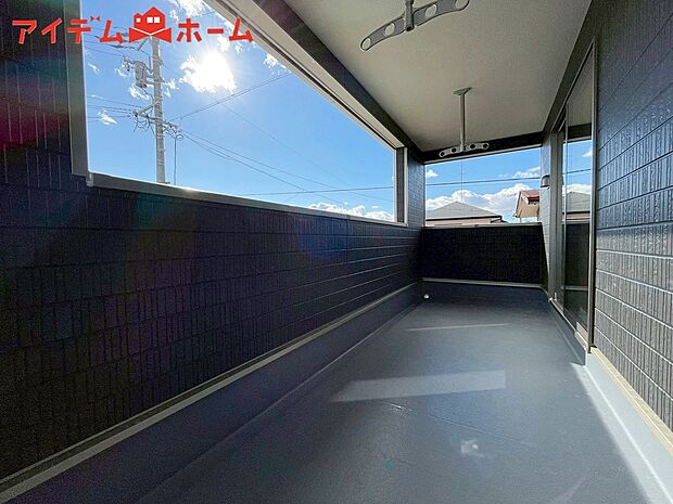 【１号棟　バルコニー】バルコニーは心地よい日差しや
さわやかな風を感じることができます！
