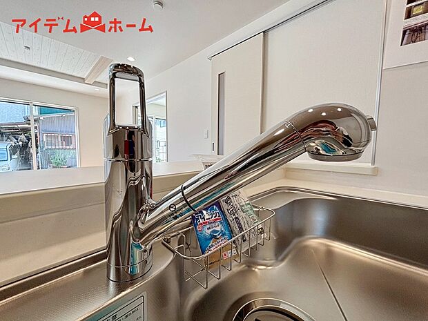 【1号棟 浄水器内蔵型水栓】しっかりと塩素を除去。毎日おいしいお水を楽しめます。
塩素によるお野菜のビタミン破壊も抑止出来ます。