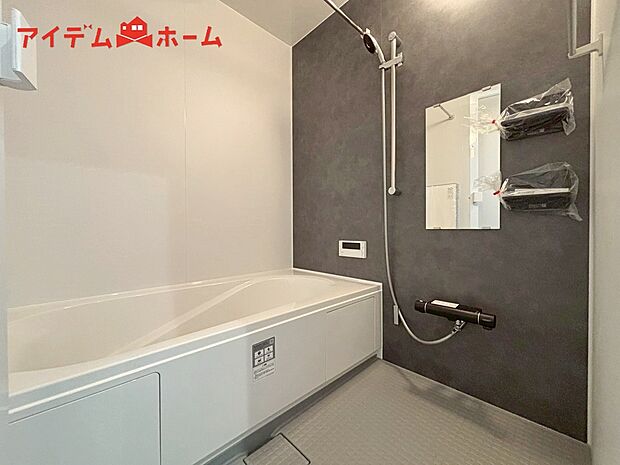 【４号棟　浴室】1坪タイプのバスルーム。
ゆったり足が伸ばせるので、毎日の疲れを癒やせます。