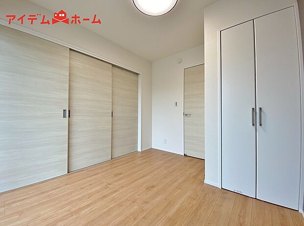 【リビング横洋室】リビング横の洋室は使い方色々♪