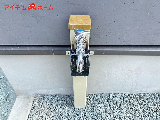 【立水栓】ガーデニングや洗車に便利な立水栓付き。