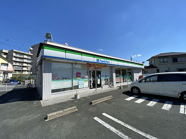 ファミリーマート 豊橋東幸店（約500m）