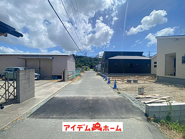 【前面道路写真】当日の案内も可能です♪
お気軽にお問い合わせください！
