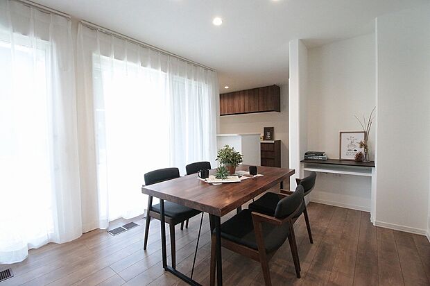 【2-2号棟】ダイニングキッチン