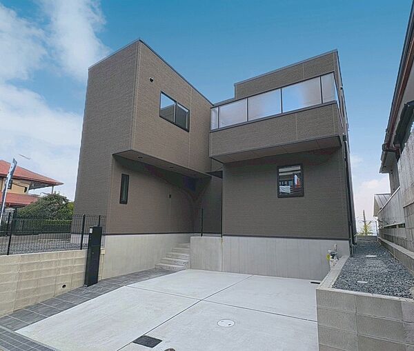 敷地面積約146.90ｍ2(約44.43坪)の角地・高台のため通風眺望良好です！