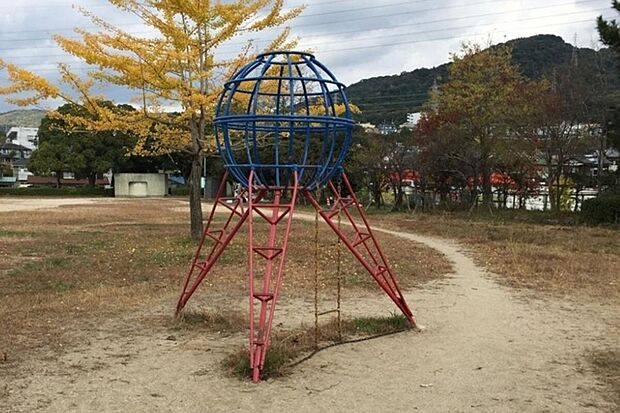 秋月公園(約214m)