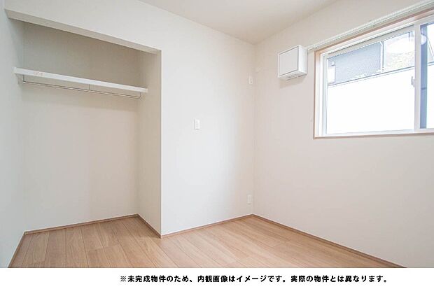 【 片付け上手になれるオープンクローゼッ】 出し入れしやすく衣替えも簡単。子どもが自分でお片付けする習慣も自然と身につきます。