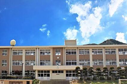 長門市立深川中学校 400ｍ(徒歩5分)