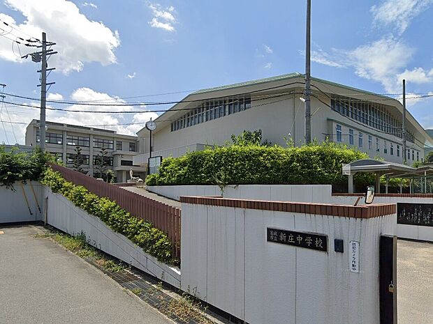 葛城市立新庄小学校（約1m）