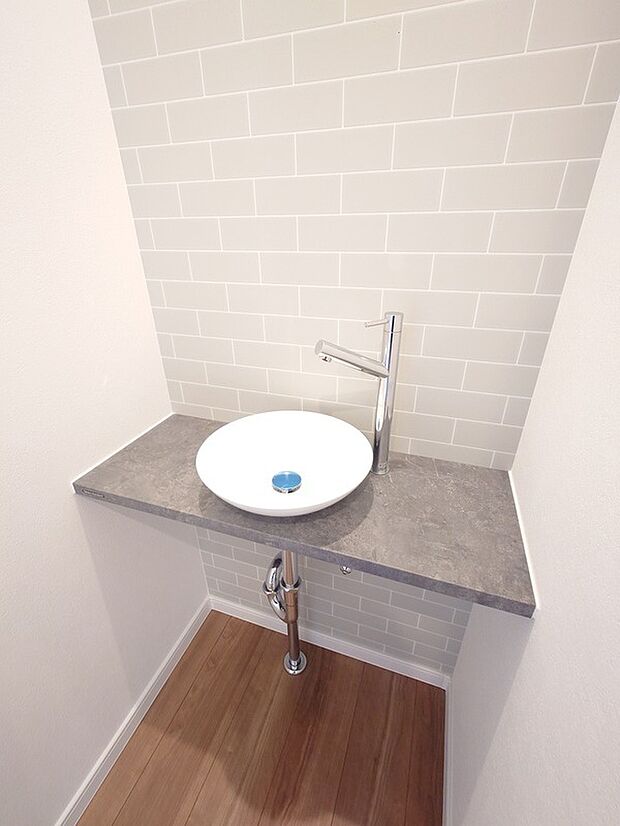 【洗面台（玄関ホール）】玄関ホールにおしゃれな洗面設備設置