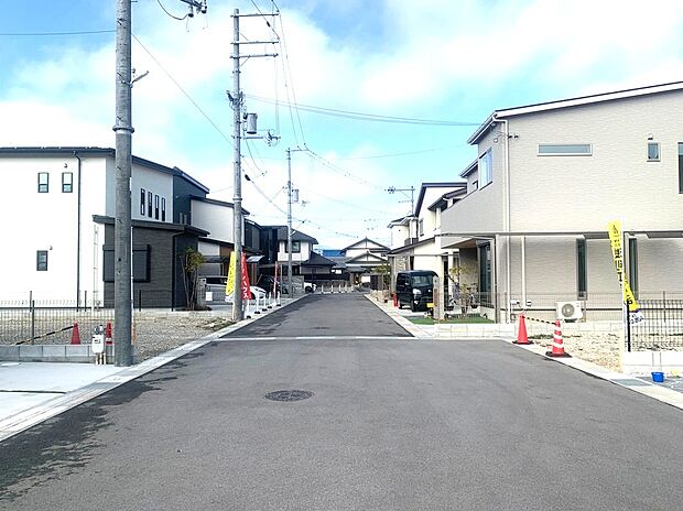 【ソレイユ大中分譲地 全景 】閑静な住宅地。分譲地内の開発道路(6m・8m)通り抜けできないので交通量が少なく静かな住宅地です。