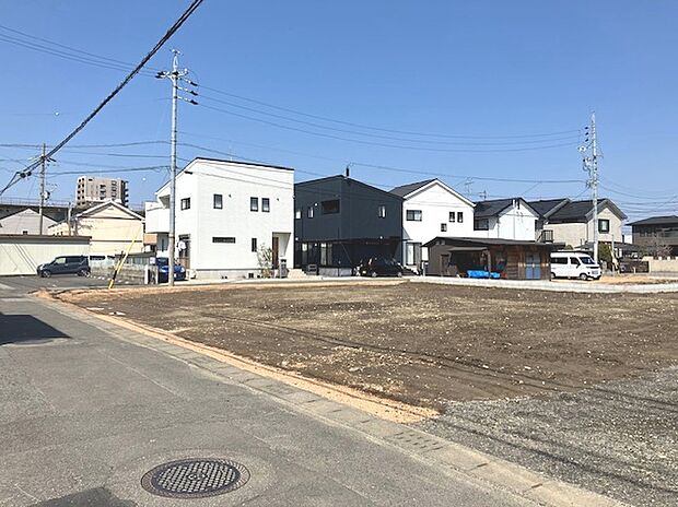 南側から西方面の全景