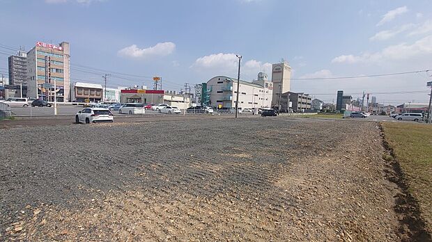 【現地写真】スーパーマーケットや公園、ドラックストアーなどが500m圏内ににあり、便利の良い土地です。