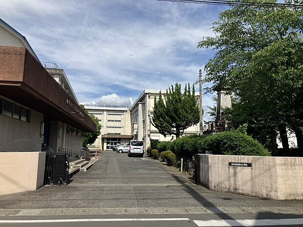長森北小学校(約320m)