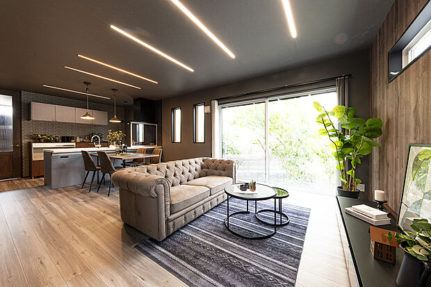 【NEWモデルハウス／LDK】
明るく穏やかな空間に包まれるリビングを是非ご覧ください。