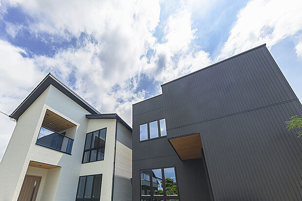 【NEWモデルハウス／外観】
NEWモデルハウス２棟同時公開中！モデルハウスを見学して、理想の暮らしを是非一度体感して下さい！