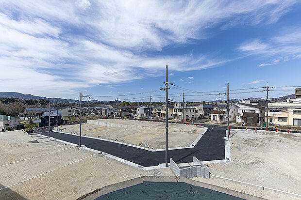 【現地写真/グリーンヒル川西北プレミアムI】
青空が映え、のどかで澄んだ空気が流れる現地。造成工事も着々と進んでおり、街並みが完成していくのが楽しみですね◎