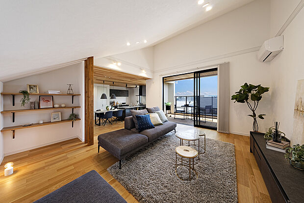 【【弊社施工例/LDK】】コダワリのLDKは、バルコニーを隣接した眺望を楽しめるプラン。他にはない地で、他では出来ない楽しみを叶えます。