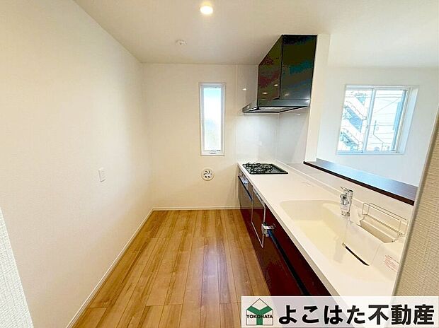 対面式のキッチンなのでリビングの様子を見ながら家事が出来るので安心！