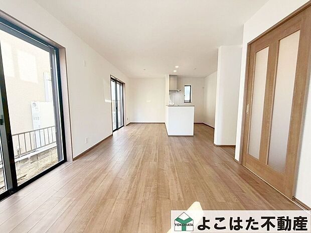 毎日家族が使う場所だからこそ、清潔感と使いやすさに配慮。お子さまから大人まで安心して使える、家族想いのトイレ空間です。