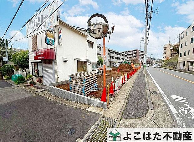全面道路約11ｍの開放感！ゆとりある住まいづくりが叶います。