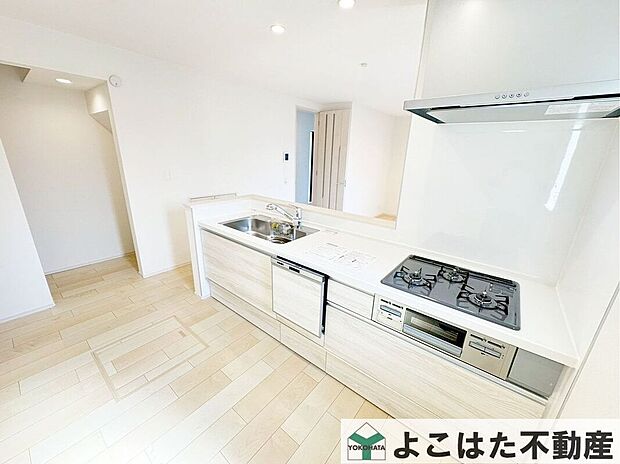 ゆとりあるワークスペースで料理がしやすく、収納力が充実しているため、調理器具や食材もすっきり整理可能!笑顔が溢れる食卓へとつないでいく、住まいの中心となるキッチンです。