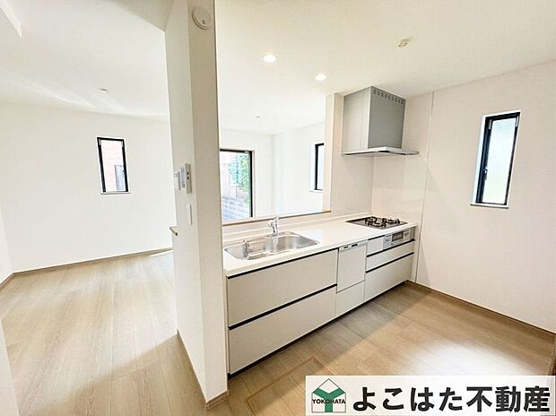 毎日使うキッチンだからこそこだわりたい!収納がたっぷりなので調理器具や調味料も出し入れしやすくお料理がはかどります。