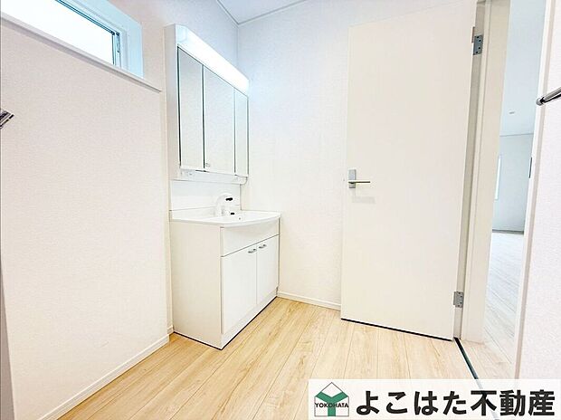 ウイルスをなるべく室内に持ち込まないよう、帰宅後、すぐに手洗い・うがいが出来る洗面スペース。