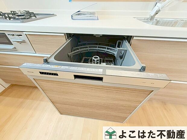 【その他設備】ビルトインタイプの食洗機を標準装備。手荒れの心配も無く、洗い物に時間を取られない分、ご家族で過ごす時間が増やせます。