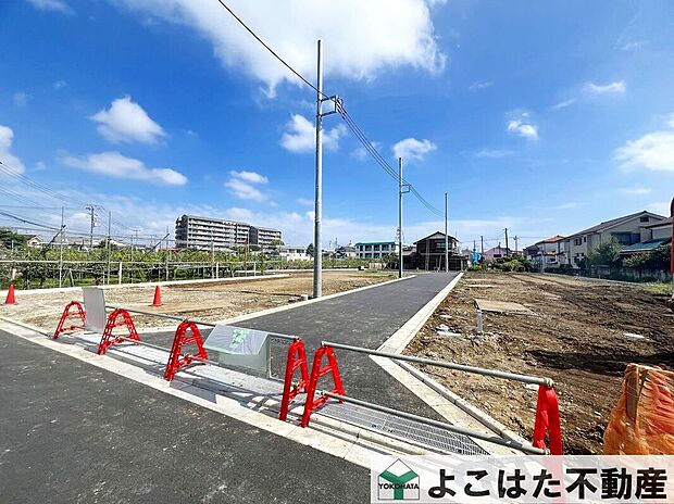 【前面道路含む外観】新設道路により安全で快適なアクセスが実現！