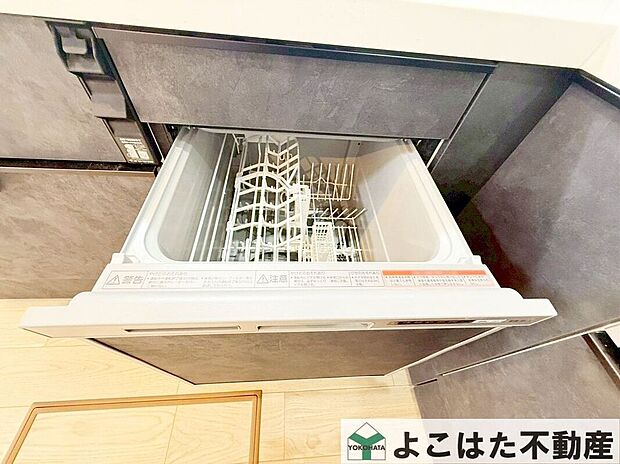 【その他設備】ビルトインタイプの食洗機を標準装備。手荒れの心配も無く、洗い物に時間を取られない分、ご家族で過ごす時間が増やせます。
