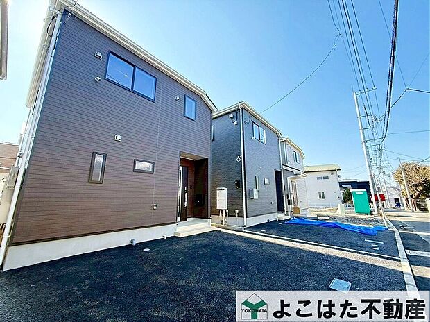 【前面道路含む外観】周辺は閑静な住宅街となっており小さなお子様にも安心です。