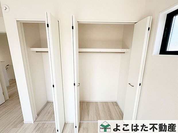 【収納】室内とフラットで荷物が出し入れしやすい収納スペース。(1号棟)