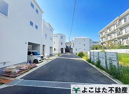 前面道路含む外観