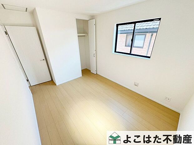 【子供部屋】お子様の成長に伴い、「自分の部屋」が必要になった際にも最適な居室。学習デスクやベッドなどの家具配置にも困らないスペースです。
