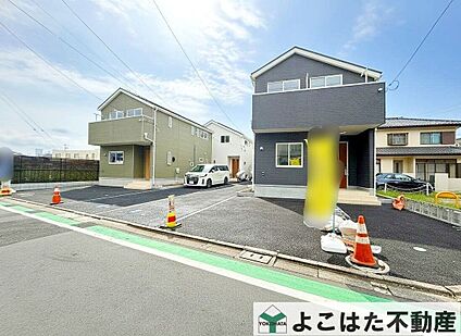 前面道路含む外観
