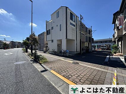 前面道路含む外観