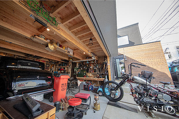 【趣味スペースの真骨頂『ガレージ』】大好きな愛車も、趣味のアウトドア用品も何でも詰め込める。注文住宅ならではがココに。