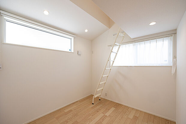 【居室】居室もロフト付き◎収納力バツグンです◎