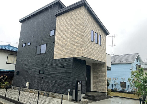 ついに完成致しました！現地をご見学に行く際は、道路の幅や周辺の交通量、施設などをご確認頂くことをおすすめします！物件の流れが早いため、内見をしたい方はお早めに当社営業までお問い合わせ頂きご予約下さい！