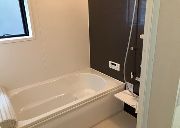 入浴時の快適さも大事なことですが、綺麗な状態を維持できなければ気持ちよく入浴できません。毎日の掃除が楽という点は大事なポイントになります!カビが生えにくく掃除がしやすい、壁や浴槽を選ぶといいでしょう。