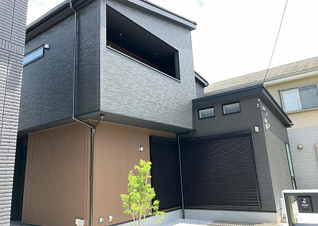 ついに完成致しました！現地をご見学に行く際は、道路の幅や周辺の交通量、施設などをご確認頂くことをおすすめします！物件の流れが早いため、内見をしたい方はお早めに当社営業までお問い合わせ頂きご予約下さい！