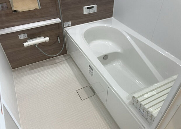 入浴時の快適さも大事なことですが、綺麗な状態を維持できなければ気持ちよく入浴できません。毎日の掃除が楽という点は大事なポイントになります!カビが生えにくく掃除がしやすい、壁や浴槽を選ぶといいでしょう。