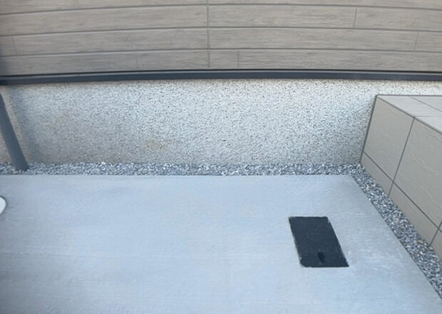 木造住宅とは土台、壁、柱など建築物の強度を支える構造体の材に木が使用されている構造を指します。構造体は建物の自重を支えるだけではなく風圧や水圧、積裁荷重などあらゆる衝撃に耐えるための基礎です。