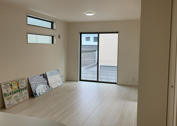 リビングの間取りの種類は大きくわけてリビングとダイニングが別になっているタイプ、リビングダイニング一体型です。どちらも一長一短ですので、家を選ぶ時はその両面をチェックして決めるようにしましょう。