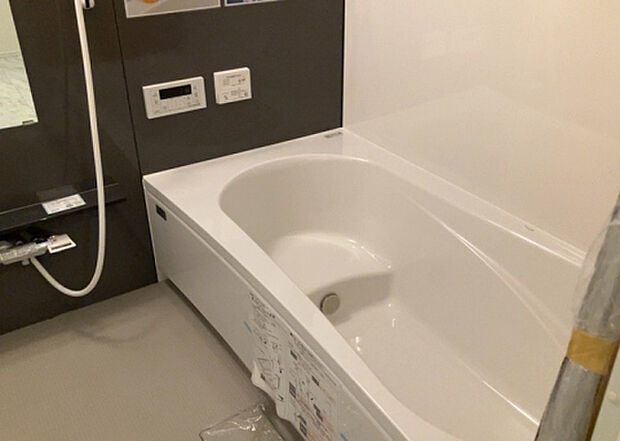 入浴時の快適さも大事なことですが、綺麗な状態を維持できなければ気持ちよく入浴できません。毎日の掃除が楽という点は大事なポイントになります！カビが生えにくく掃除がしやすい、壁や浴槽を選ぶといいでしょう。