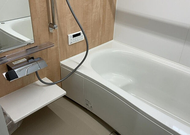 入浴時の快適さも大事なことですが、綺麗な状態を維持できなければ気持ちよく入浴できません。毎日の掃除が楽という点は大事なポイントになります!カビが生えにくく掃除がしやすい、壁や浴槽を選ぶといいでしょう。