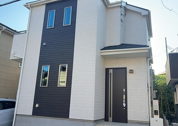 ついに完成致しました！現地をご見学に行く際は、道路の幅や周辺の交通量、施設などをご確認頂くことをおすすめします！物件の流れが早いため、内見をしたい方はお早めに当社営業までお問い合わせ頂きご予約下さい！