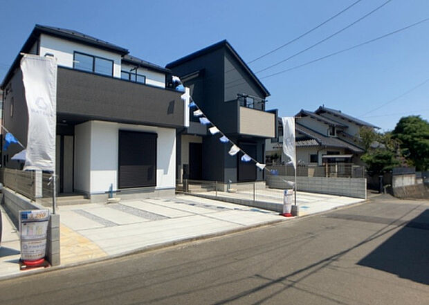 住宅用の土地では前面道路に2m以上接していなければならないと法律で定められています。しかし、お持ちの車のサイズやライフスタイルなどにより、2mでは利便が悪い場合もございますので、事前に確認しましょう。