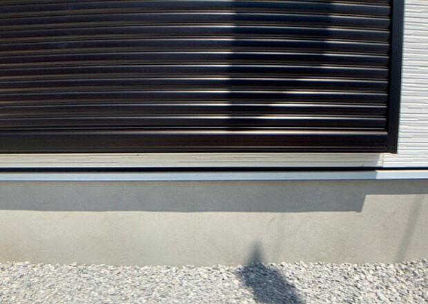 木造住宅とは土台、壁、柱など建築物の強度を支える構造体の材に木が使用されている構造を指します。構造体は建物の自重を支えるだけではなく風圧や水圧、積裁荷重などあらゆる衝撃に耐えるための基礎です。